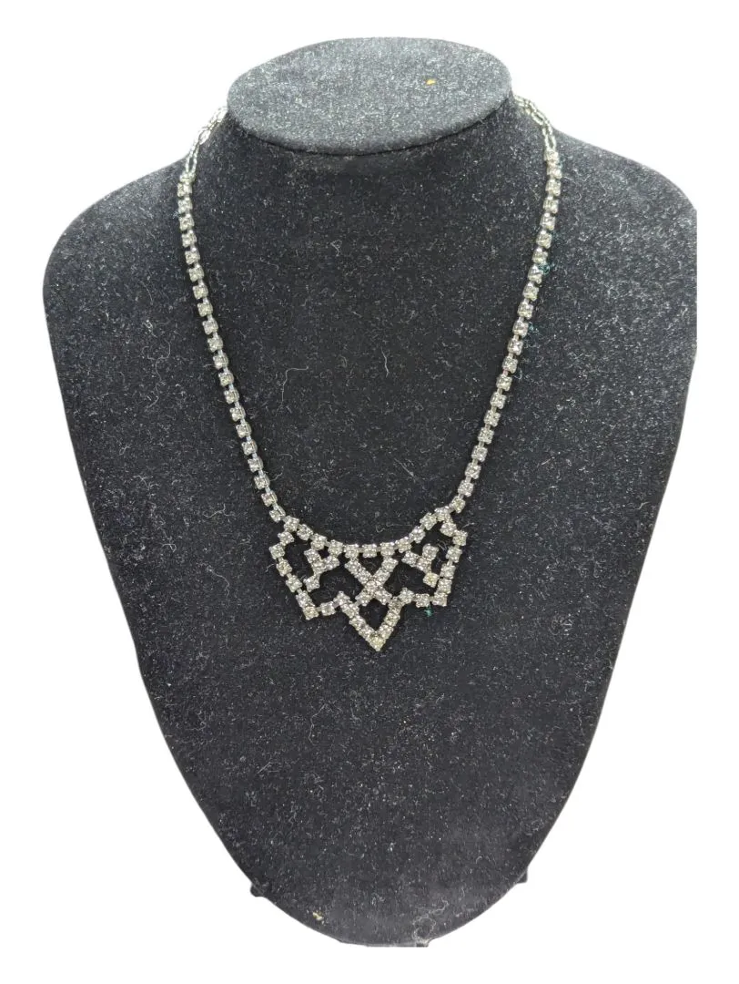 2 Necklaces & 4 Pairs of Ear clips