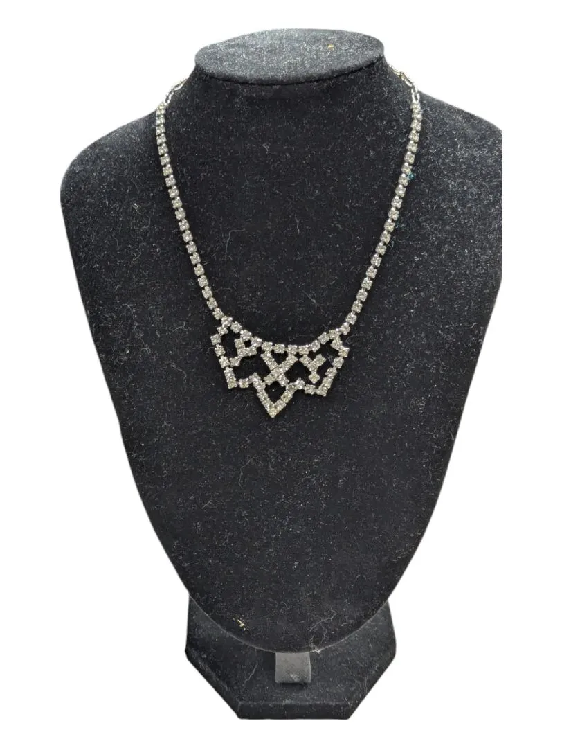 2 Necklaces & 4 Pairs of Ear clips
