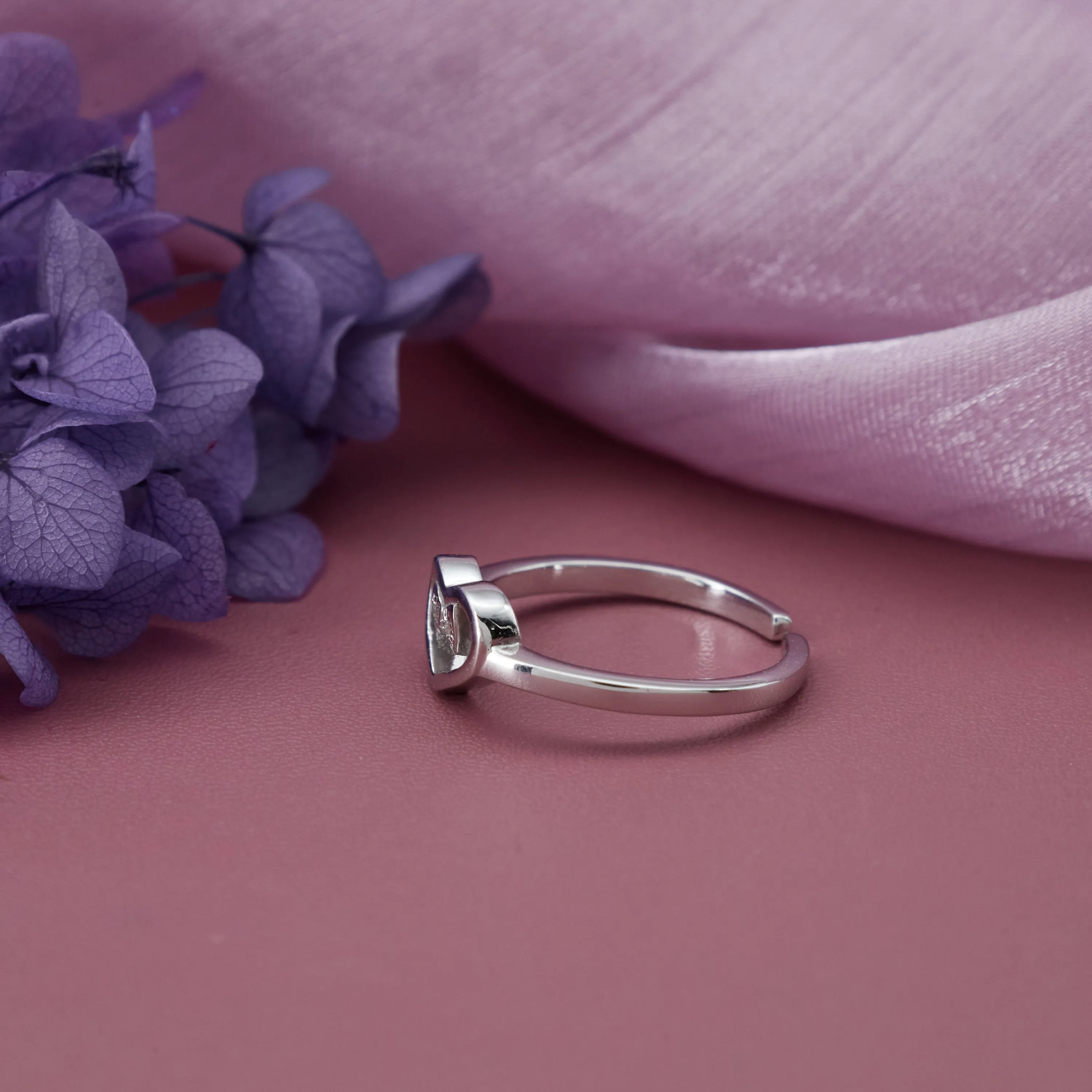 Beautiful 925 Silver Ring - Timeless Design