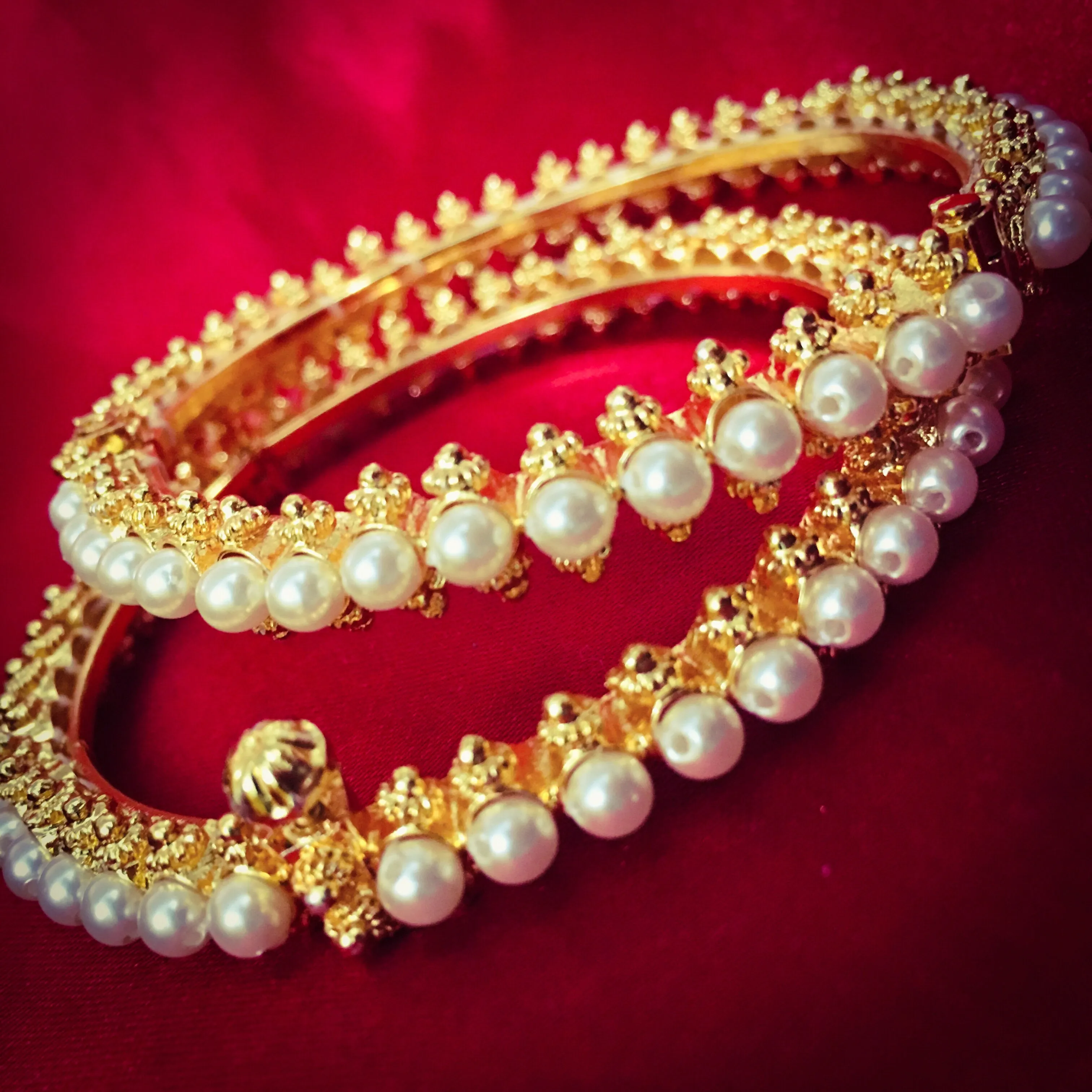 CLASSIC PEARL BANGLES