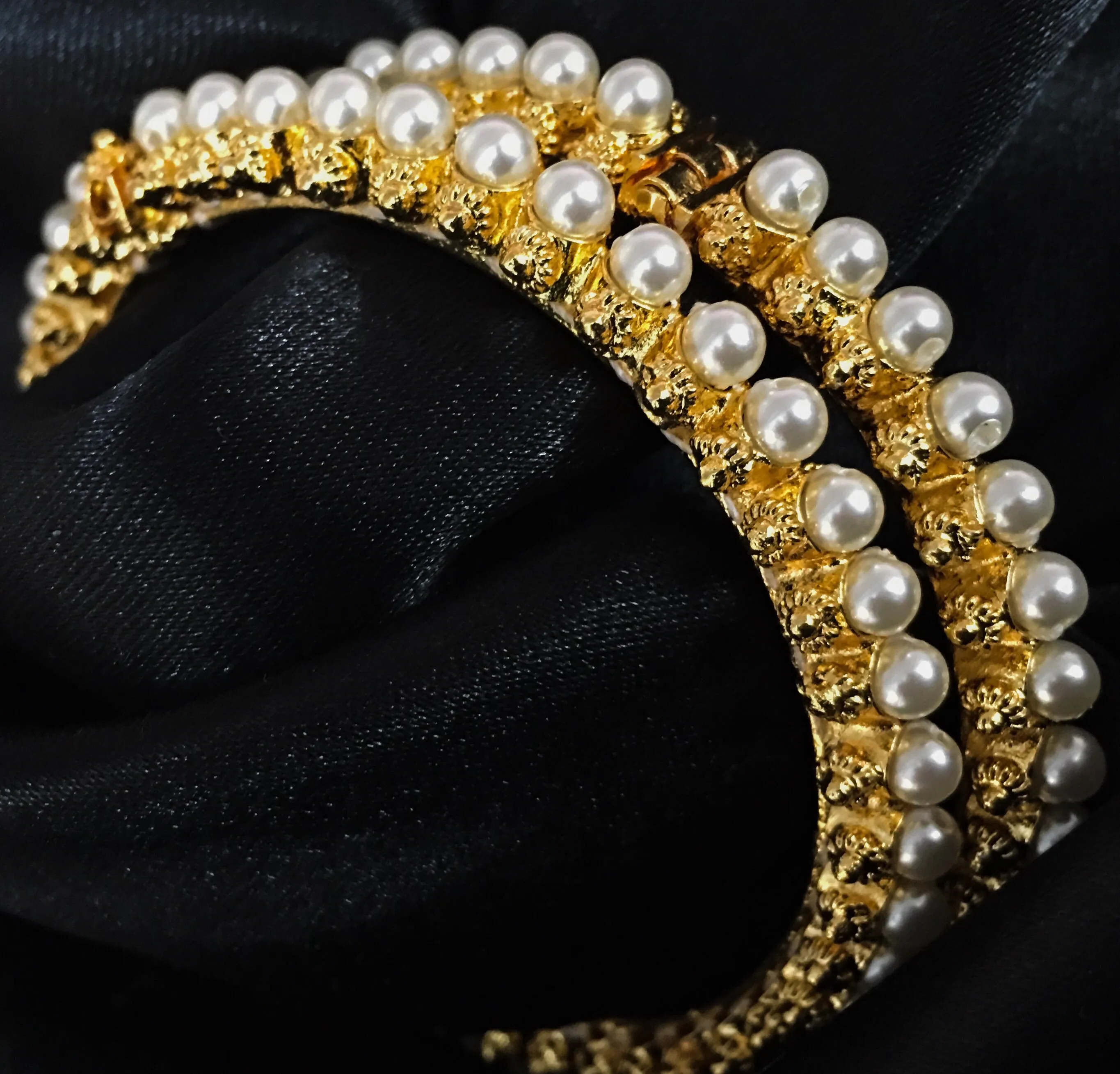 CLASSIC PEARL BANGLES