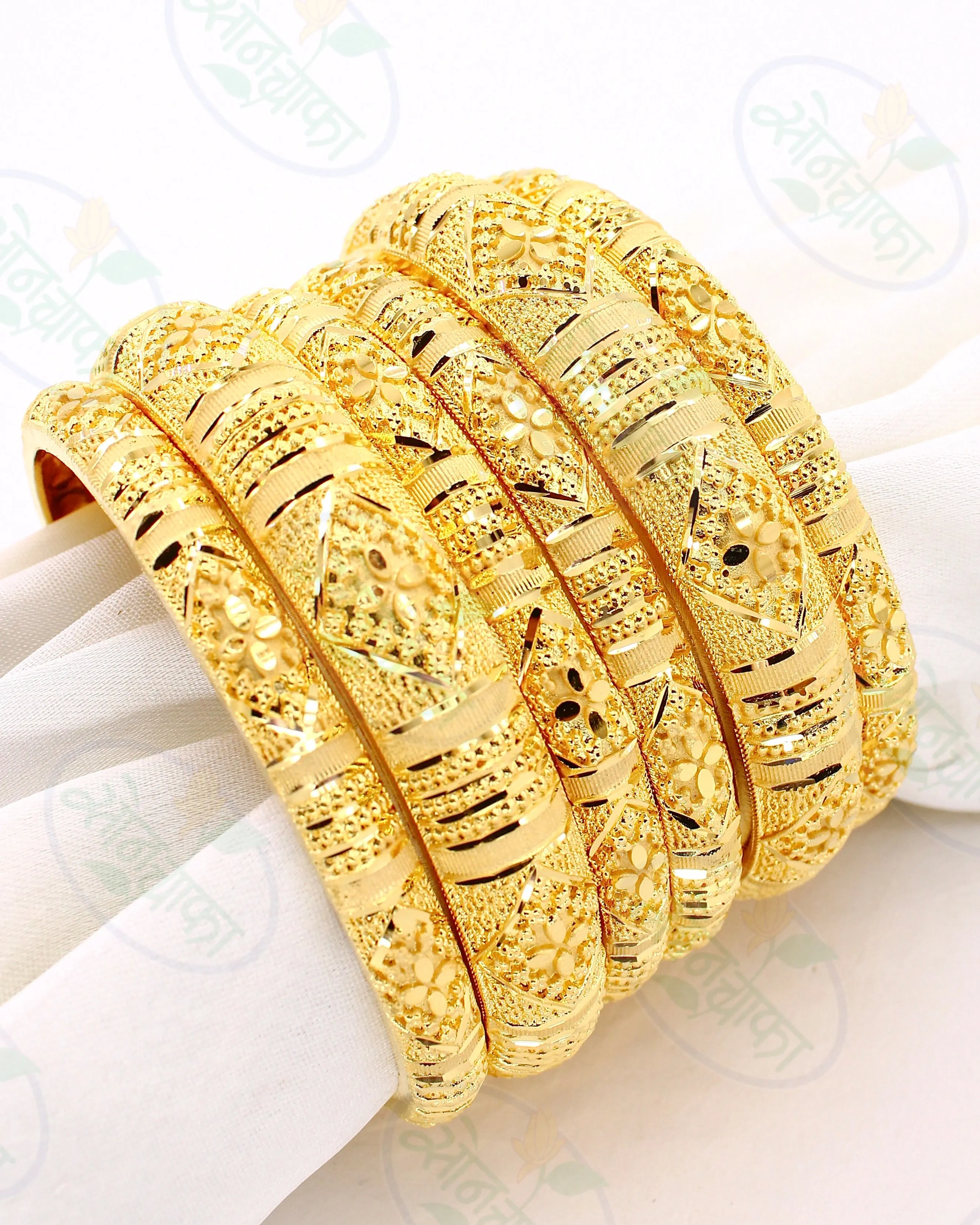 CLASSIC SHIMMERY GOLD PLATED MANGALSUTRA