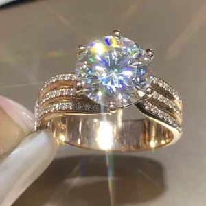 Classic Triband Engagement Ring: Timeless Beauty 💍