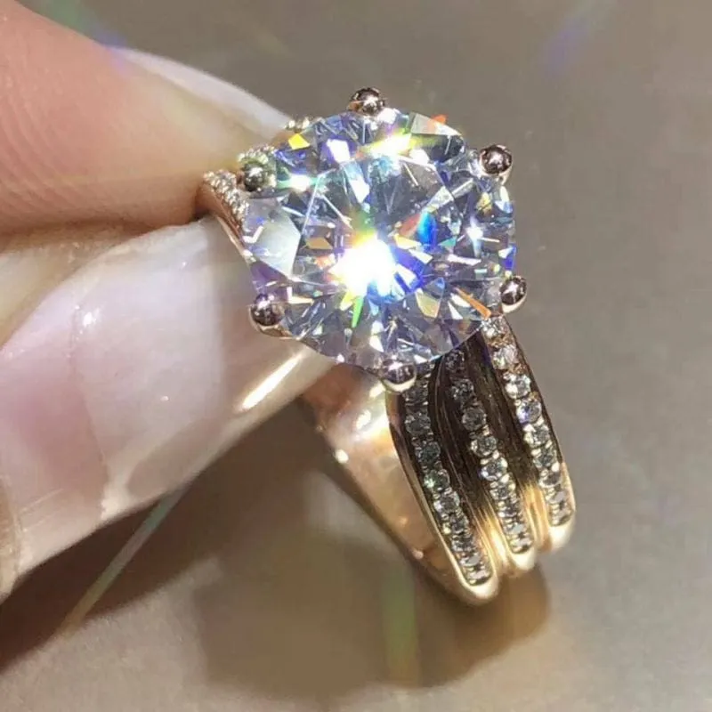 Classic Triband Engagement Ring: Timeless Beauty 💍