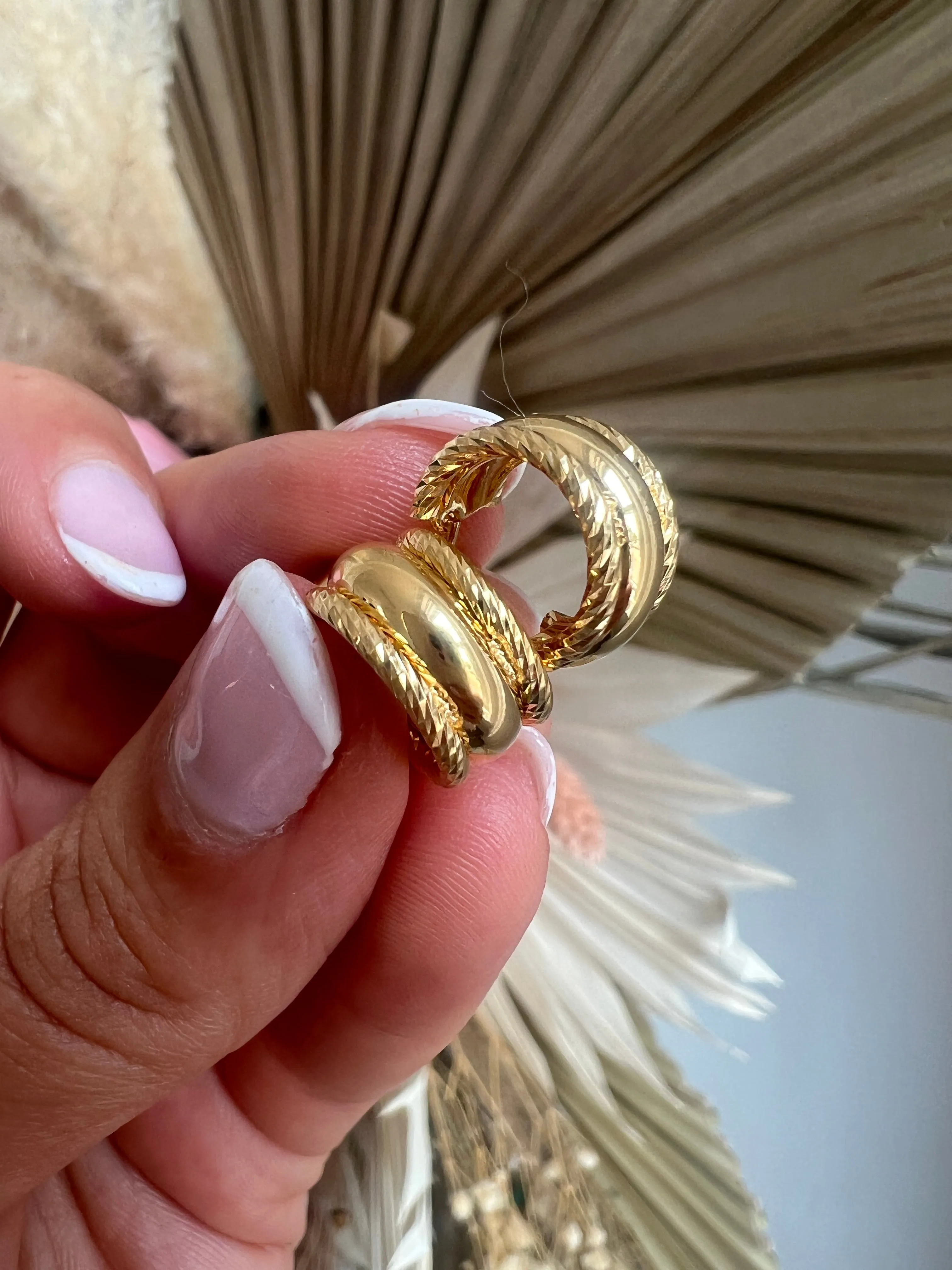 Diamond Cut Edge Golden Hoop