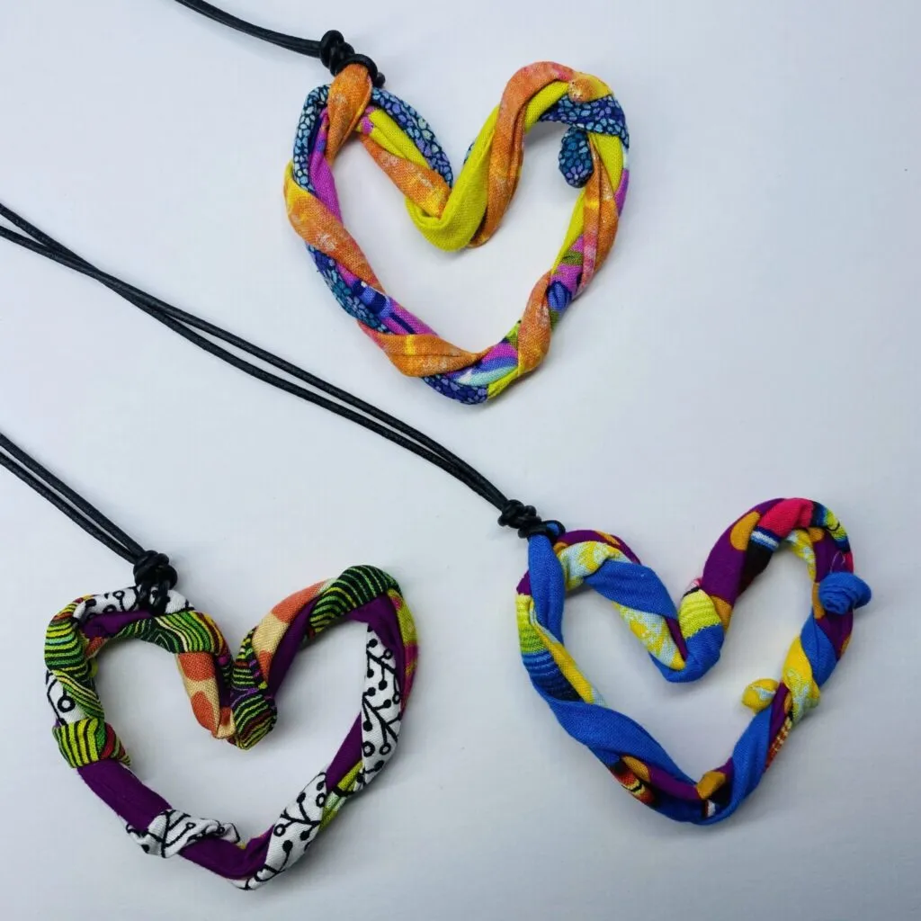 FICKLESTICKS Rustic Heart Necklace - BLACK AND WHITE (NOT MULTI)