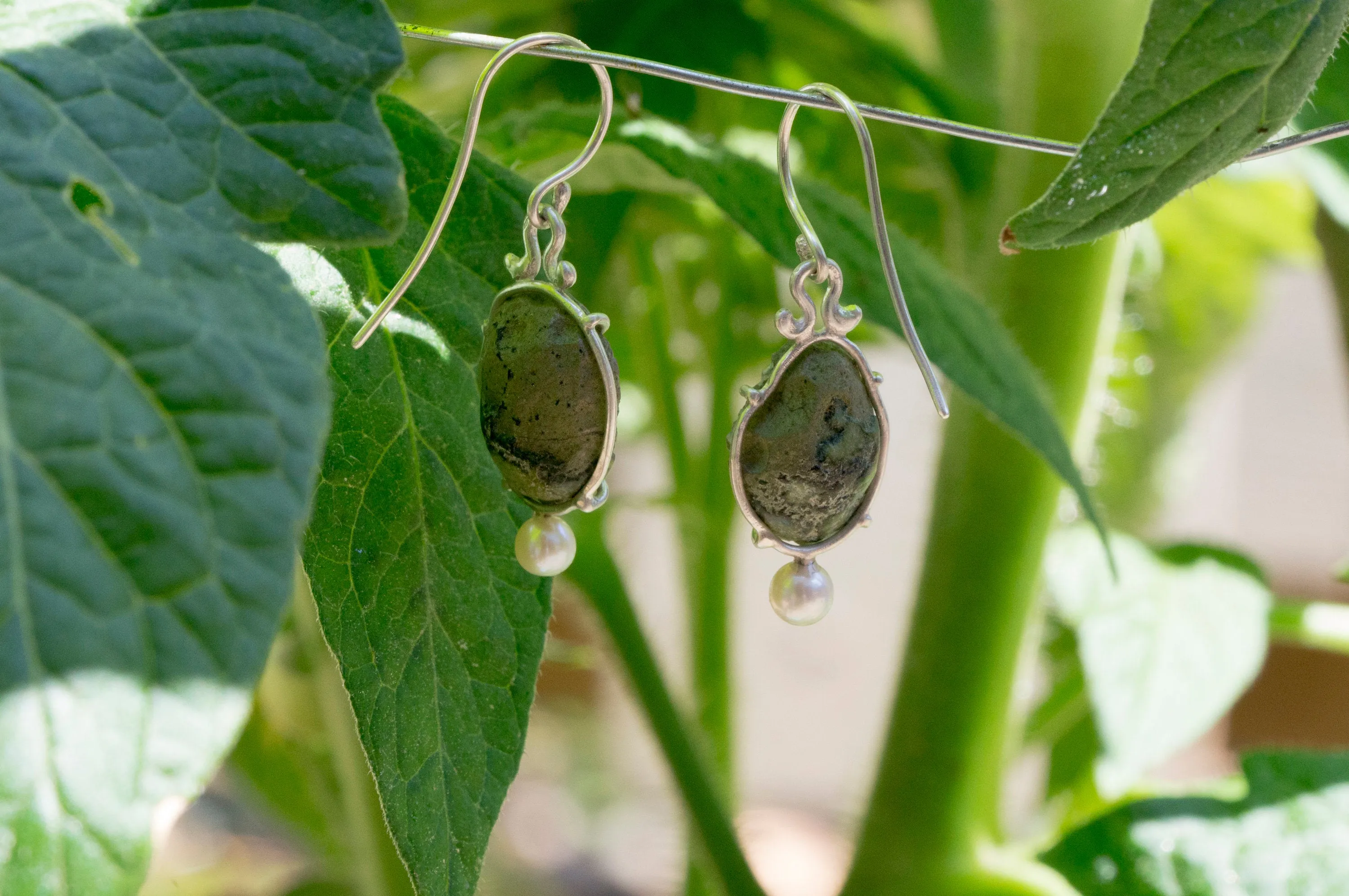 Geode and freshwater pearl earrings