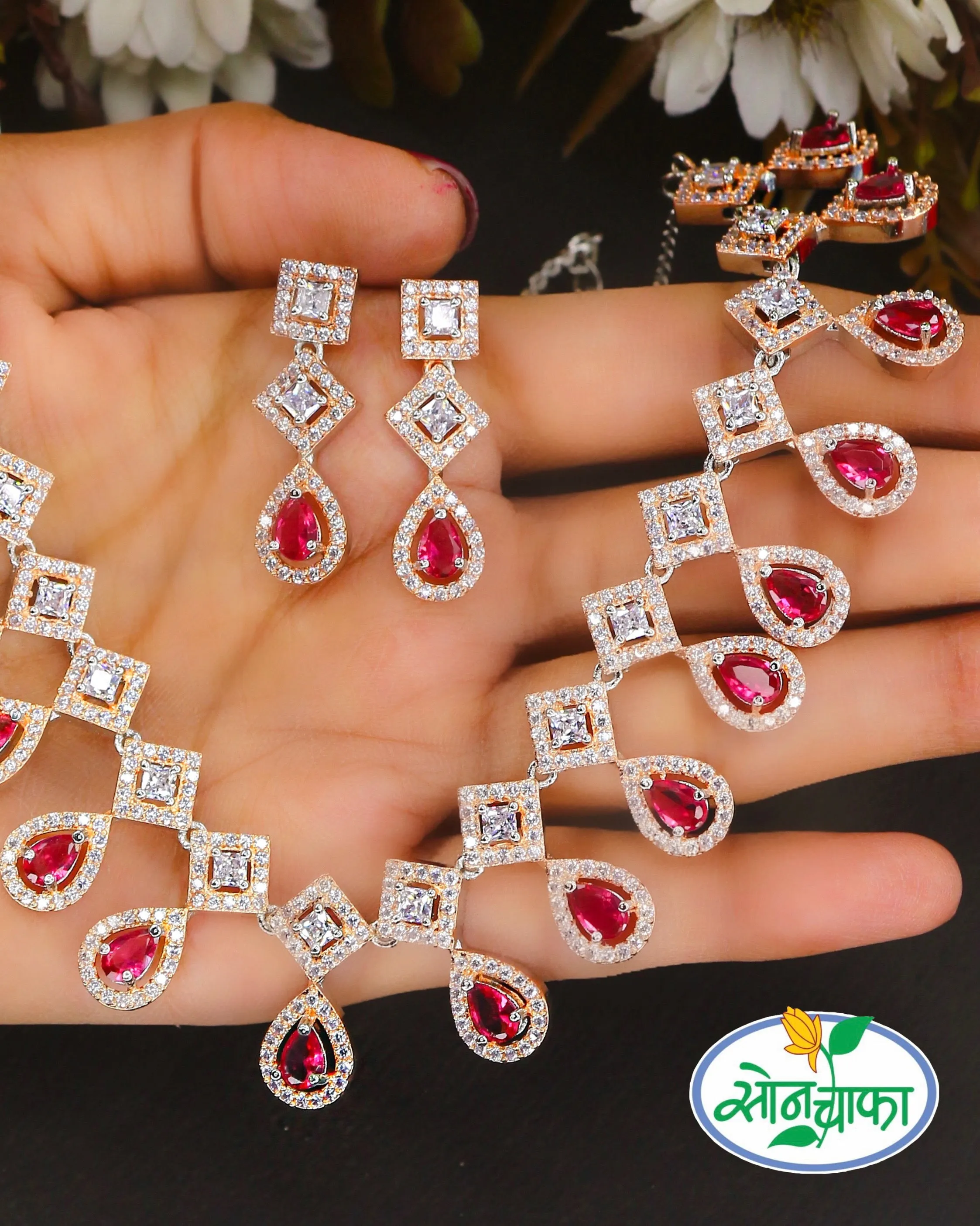 GLINTING GLOSSY SQUARE DIAMOND NECKLACE