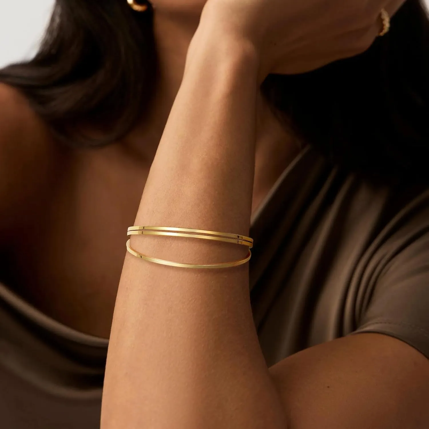 Gold Bangles for Women 18K Gold Plated Stainless Steel Glossy Stackable Thin Round Bracelets Solid Plain Polished Bangles Bracelets Set of 3 Jewelry for Women
