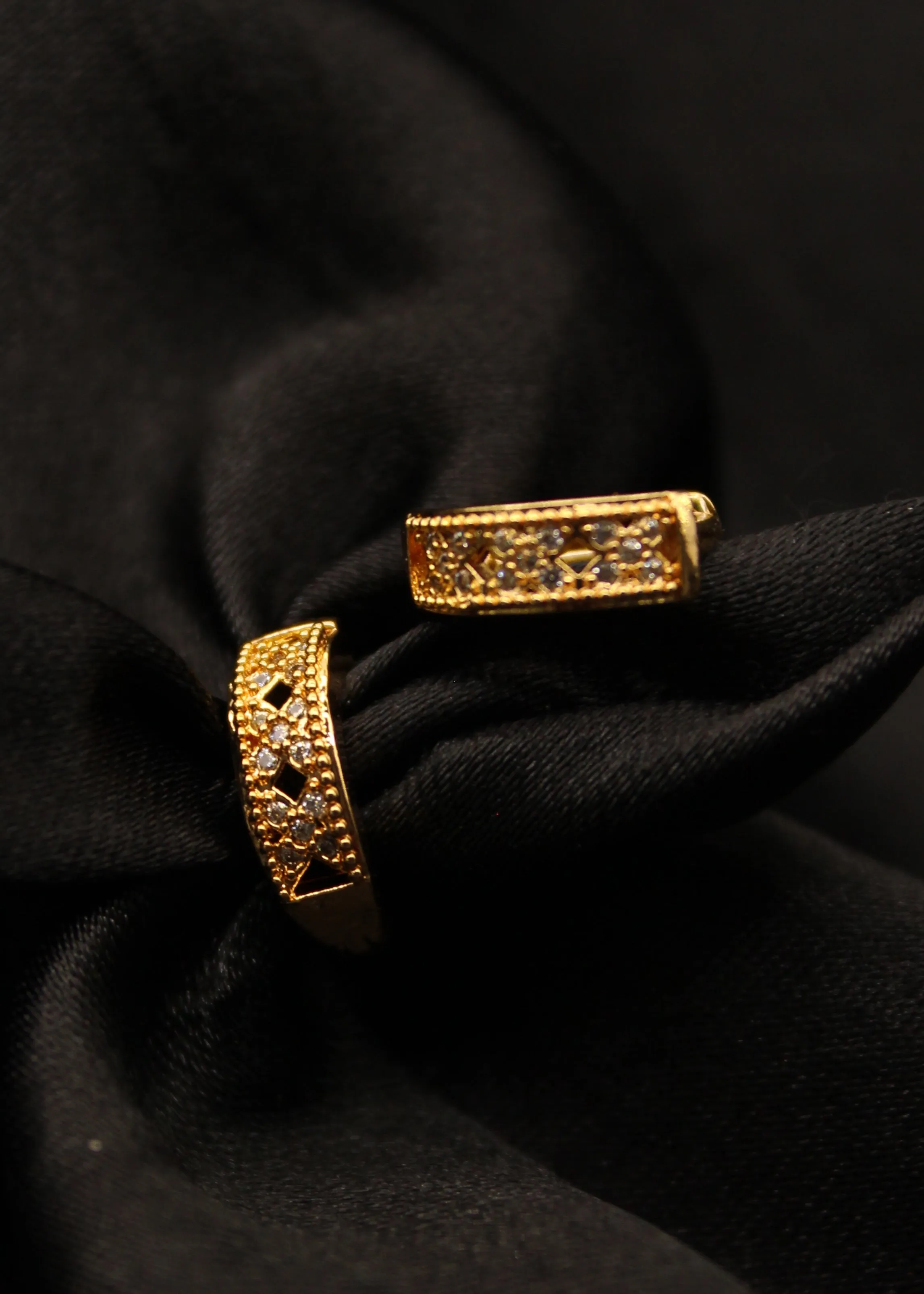 GRACEFUL STUDS-EARRINGS