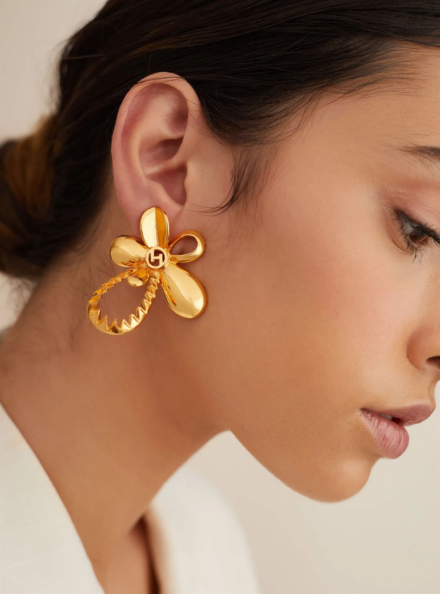 Outhouse   I   Oh Poppi Canal Street Tuberose Stud Earrings Brass, Gold Accessories OHAW21EA031