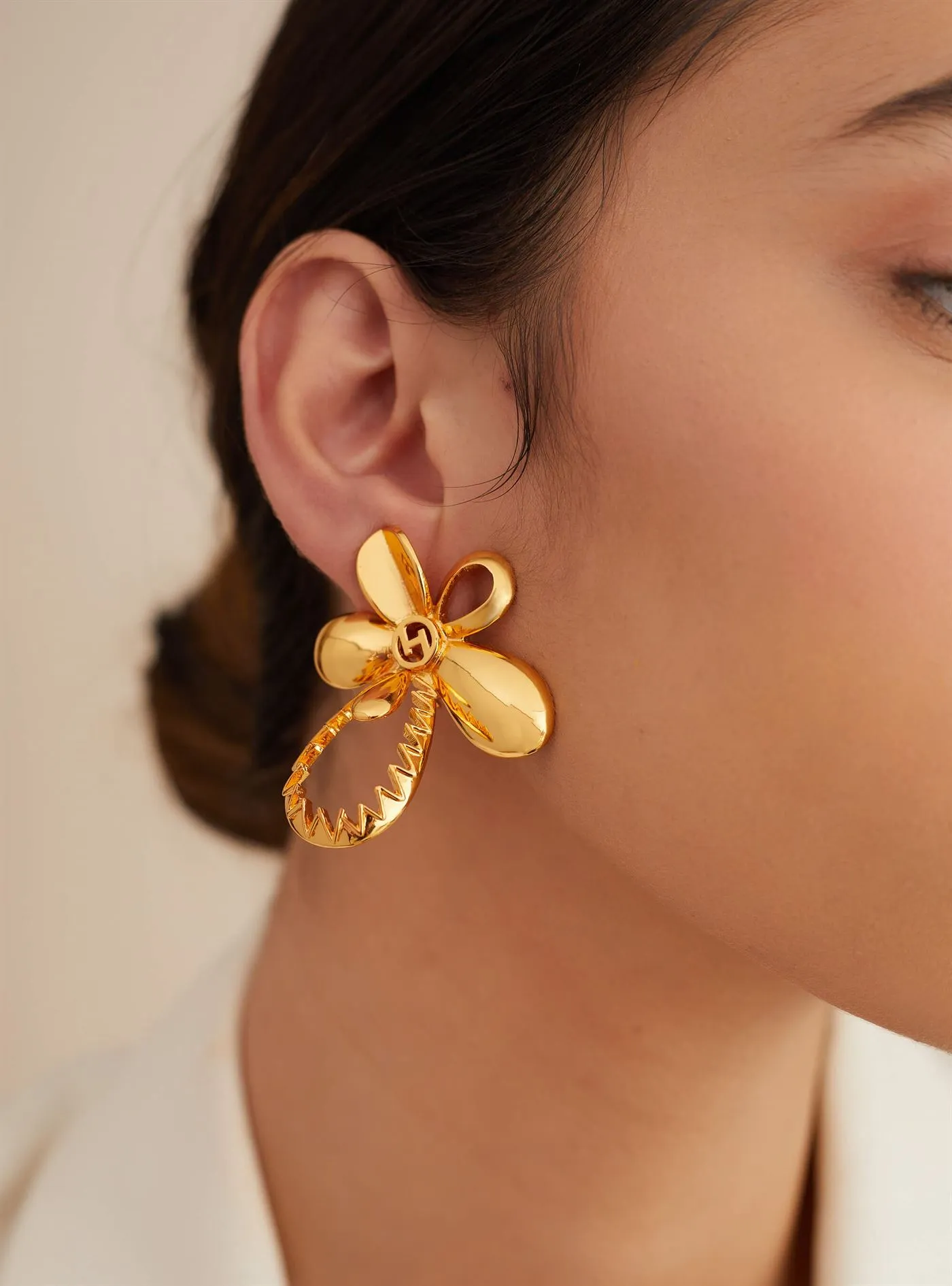 Outhouse   I   Oh Poppi Canal Street Tuberose Stud Earrings Brass, Gold Accessories OHAW21EA031