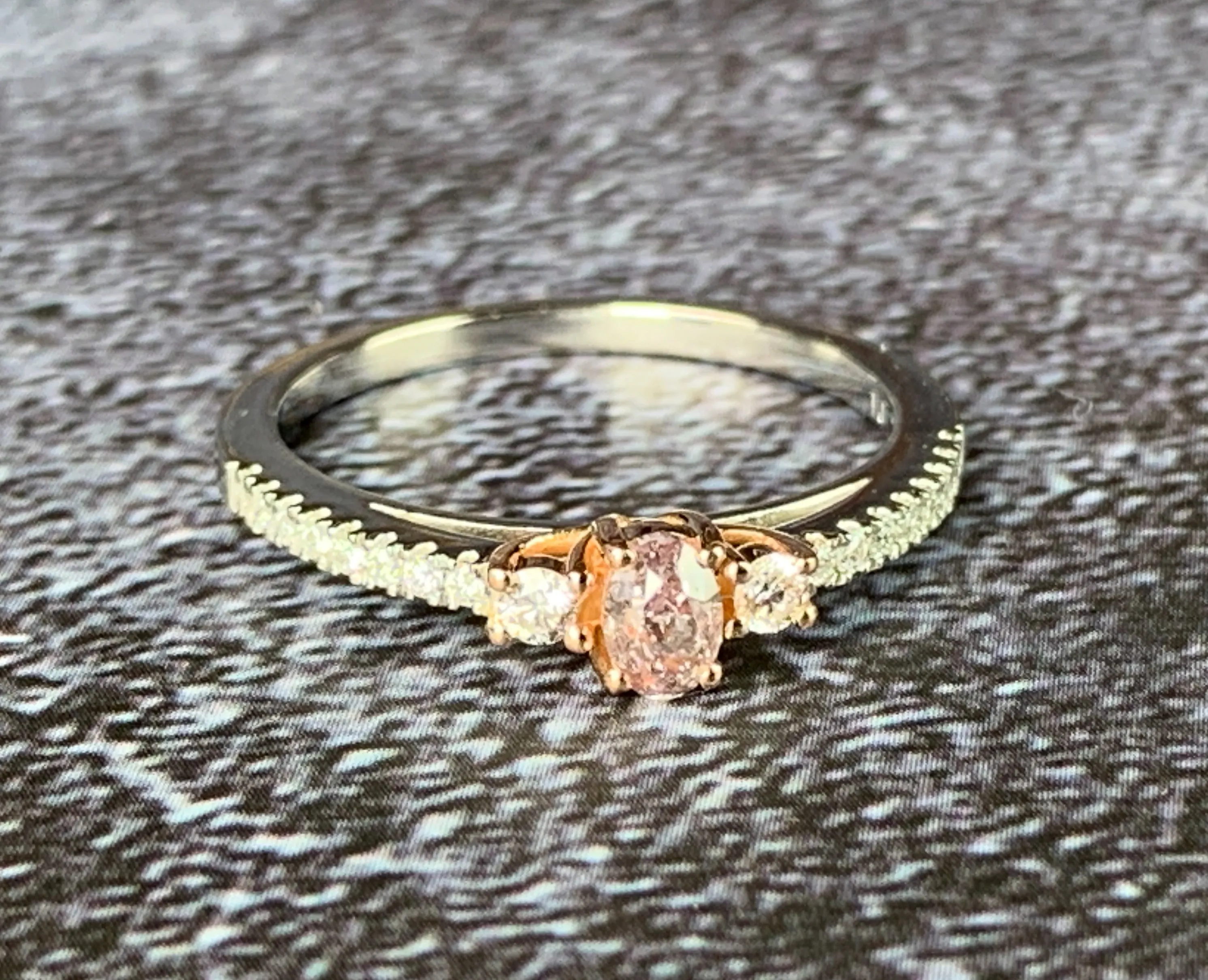 Platinum and 18kt Rose Gold Pink diamond ring with 0.31ct pink and 0.12ct White diamonds