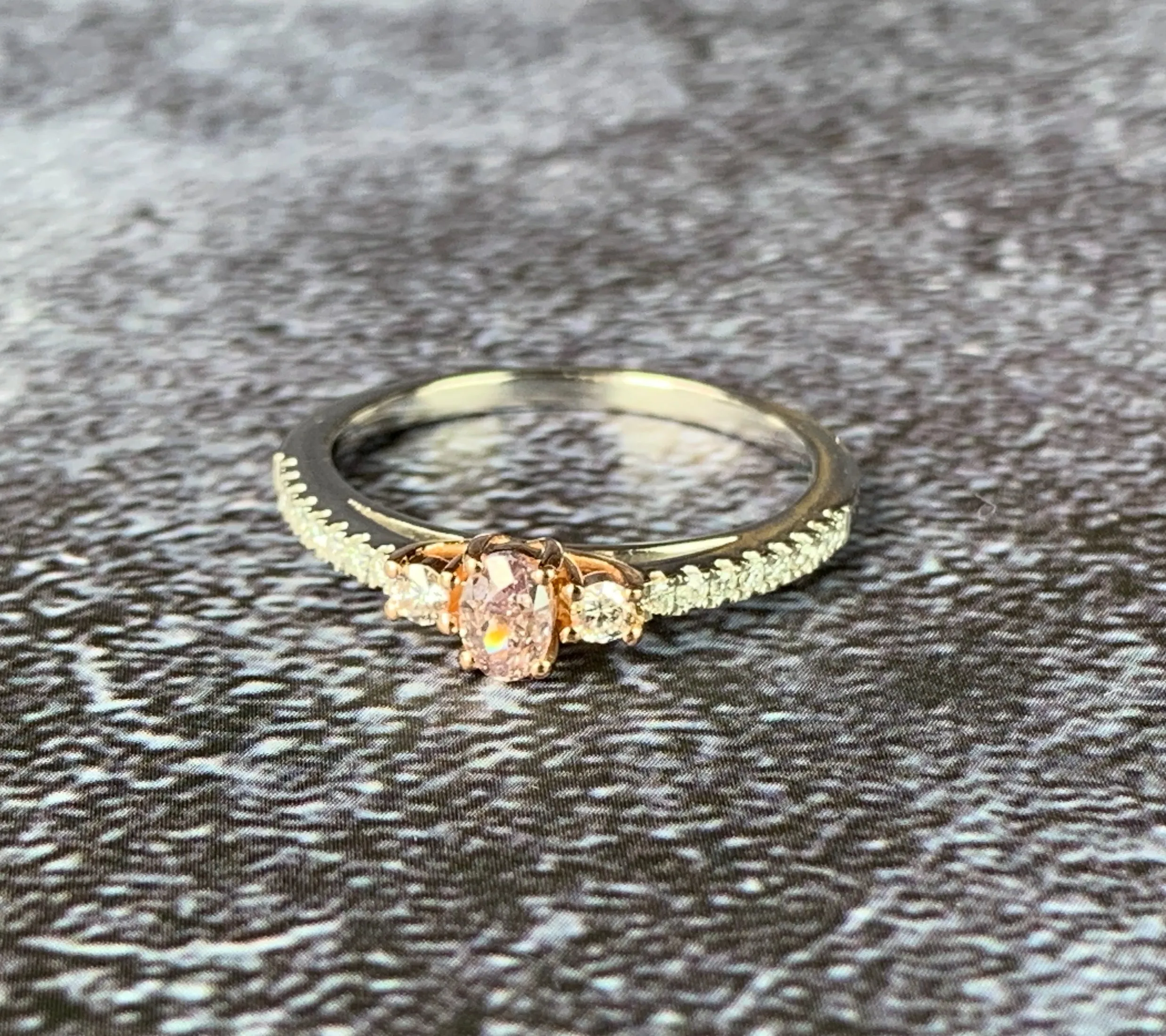Platinum and 18kt Rose Gold Pink diamond ring with 0.31ct pink and 0.12ct White diamonds