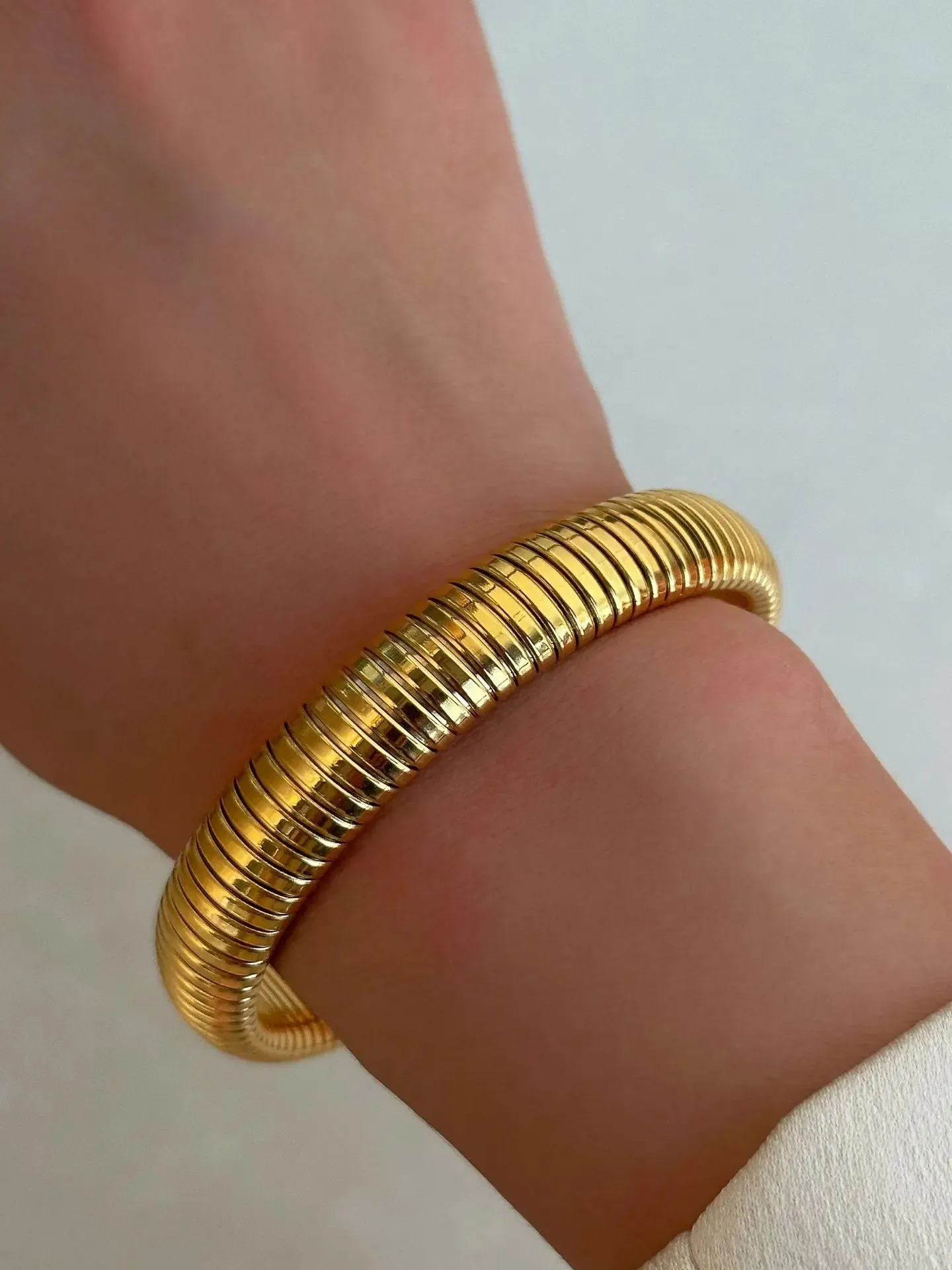 sanceo stackable vintage gold bangles
