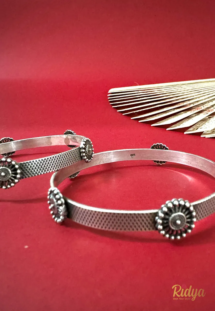 Textured Chakra embellished Classic Bangle