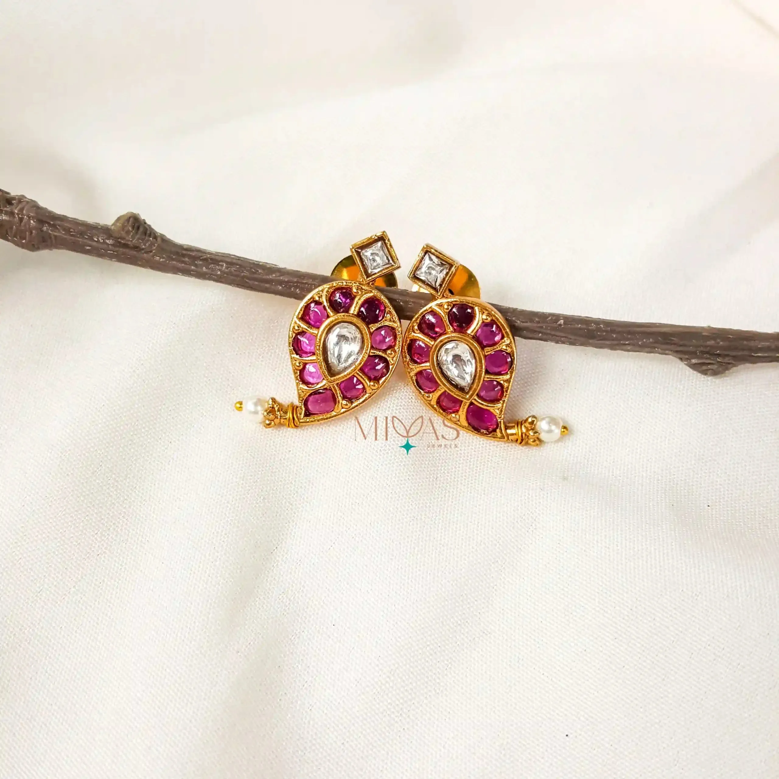Unique Mango Design Necklace
