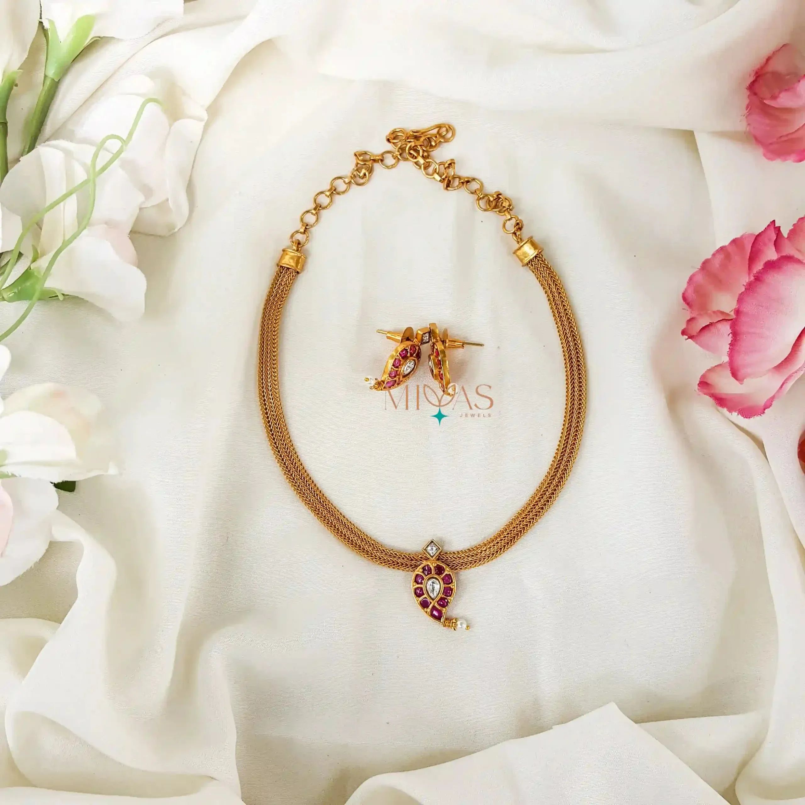 Unique Mango Design Necklace